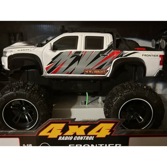New Bright 4X4 Radio Control Nissan Frontier - Picture 2 of 3